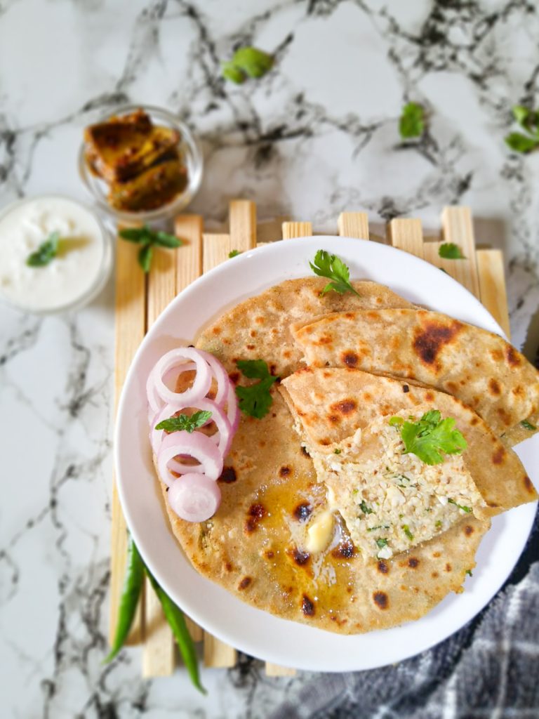Gobhi Paratha With Achar